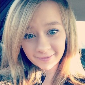 Meet your Posher, Hallie